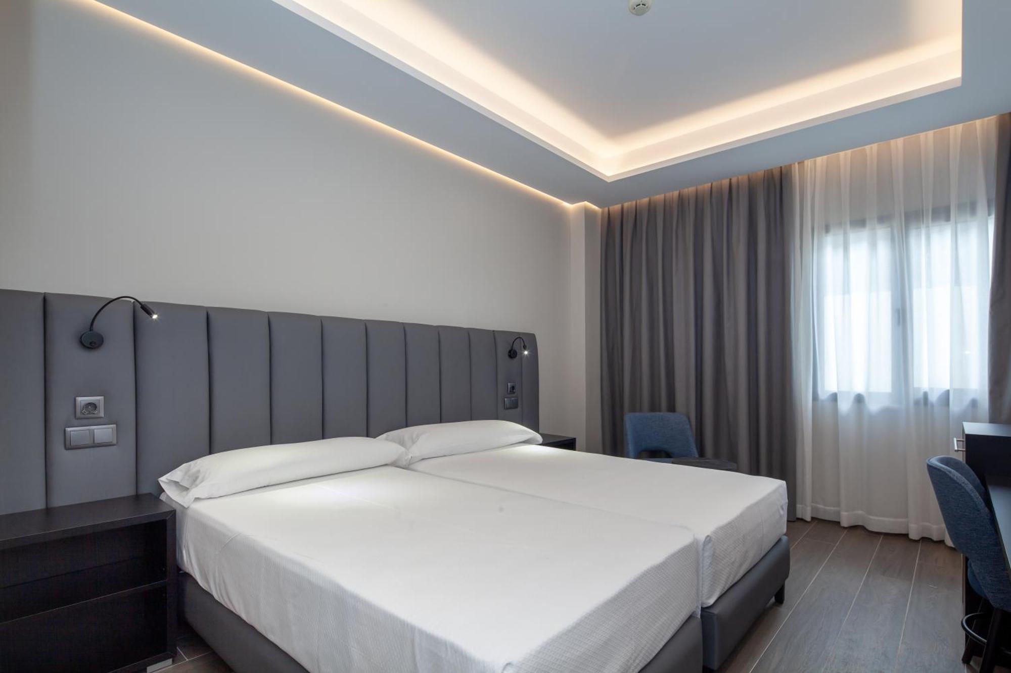 Leflet Sanlucar Hotel Sanlucar la Mayor Bagian luar foto