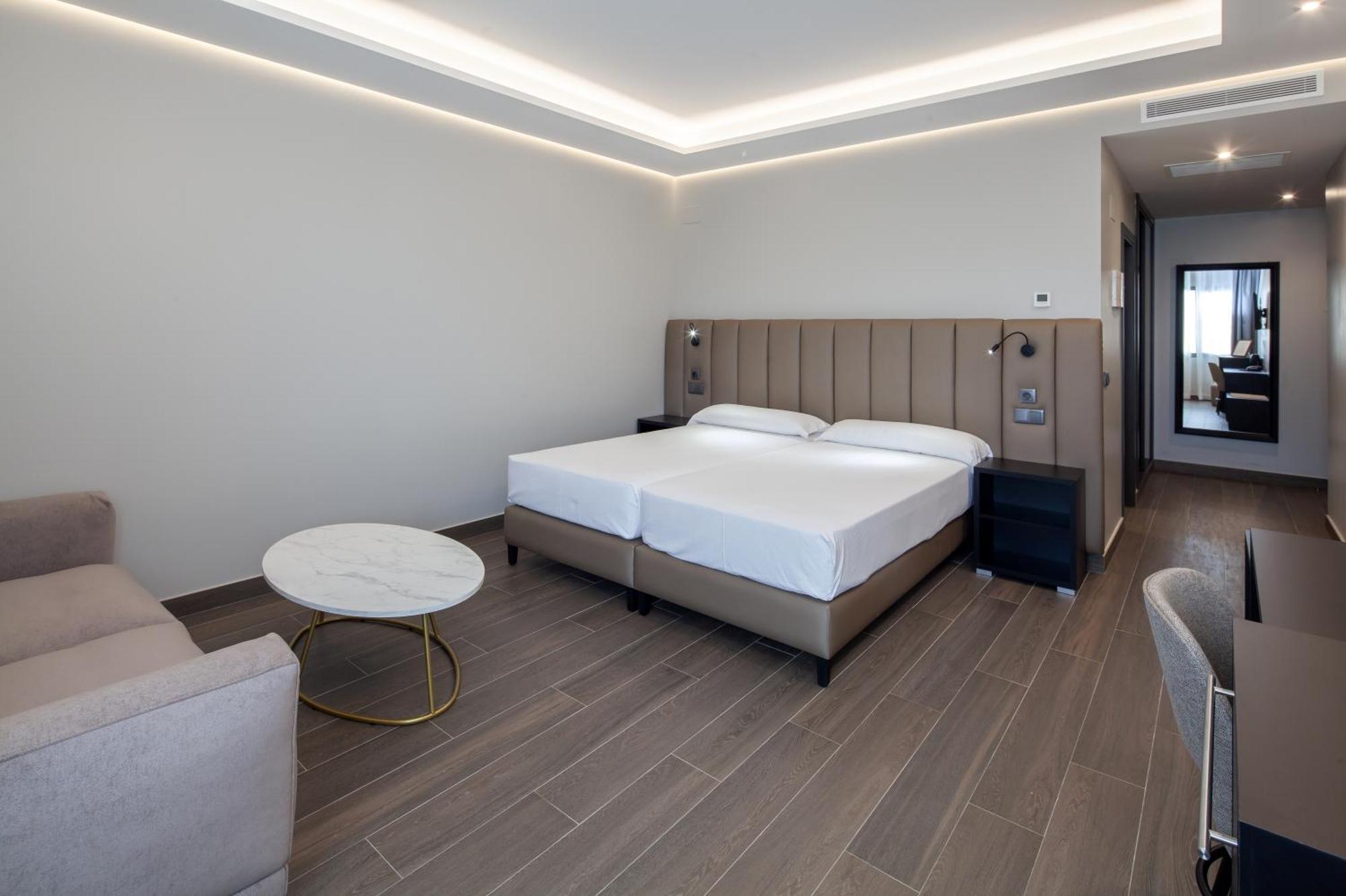 Leflet Sanlucar Hotel Sanlucar la Mayor Bagian luar foto